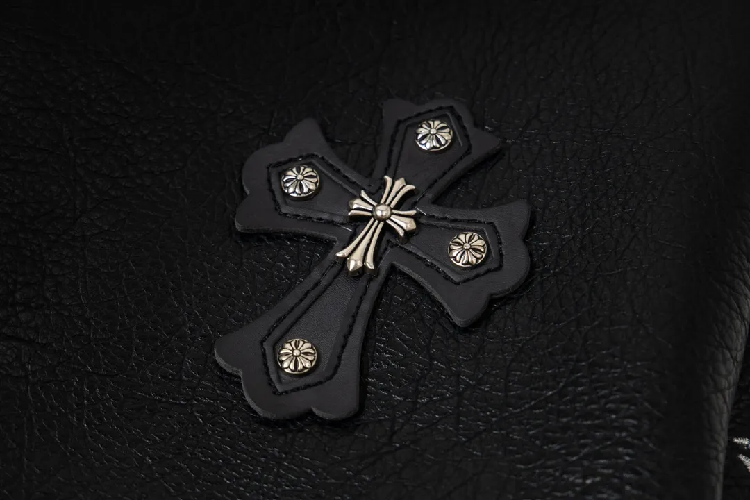 P380 model number Y620 Chrome Hearts Fw25 Chrome Hearts Unicorn Cross Baseball Jacket, same style for men and women, hot new product, original customized woolen fabric with a little thickness, early spring weather is still very good on the upper body, imported spliced pu leather sleeves, original molding and fine leather material, super heavy engineering design on the chest and back, exclusive custom cross metal decoration, customized loose fit, very handsome for both men and women, all details respect the original Mold customization of distressed cross snaps with incomparable distressed texture SIZE:M-XXL